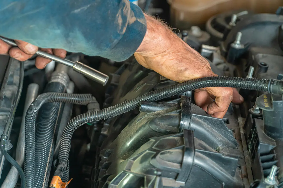 ظهور كود P0455 (تسريب نظام التبخير EVAP): هل غطاء البنزين هو السبب حقاً؟